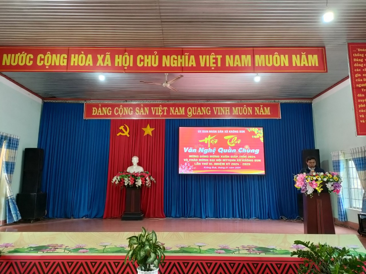 Văn nghệ 7